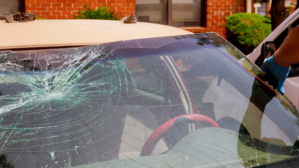 Our glass repair auto techs are here to help you replace your windshield.